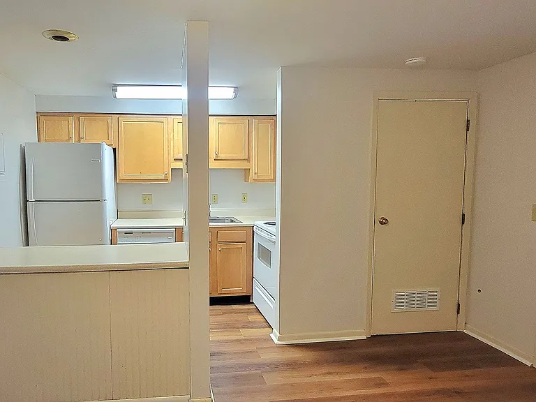 2024 Summit St — Photo 6