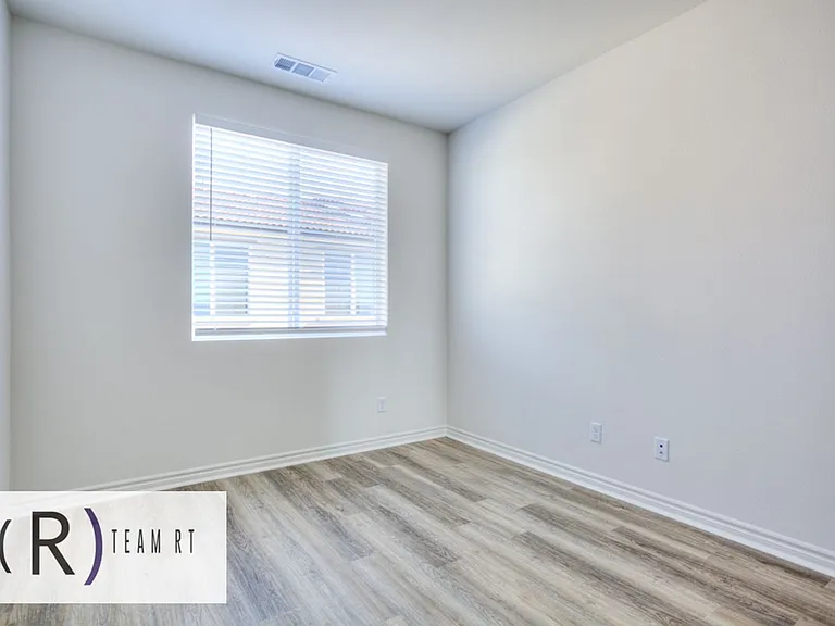 11454 Artesia Blvd — Photo 36