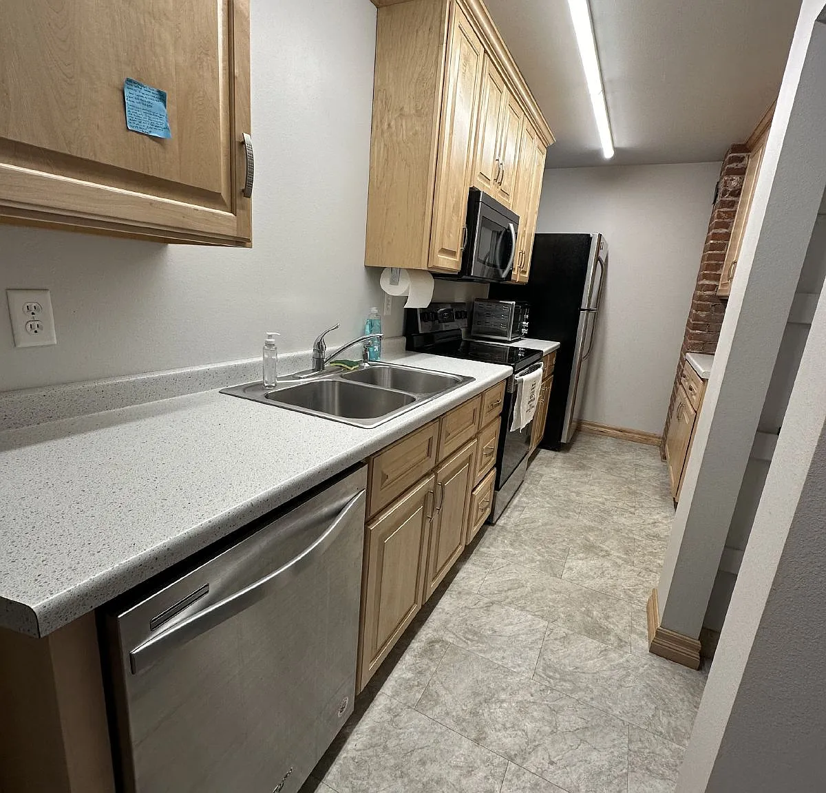 3 bed, 1.0 bath, $470 — Photo 3
