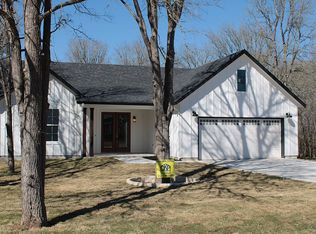 117 E Maunalua Dr, Bastrop, TX 78602