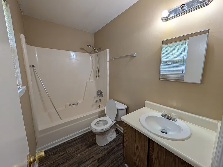 124 Westscott Dr — Photo 13