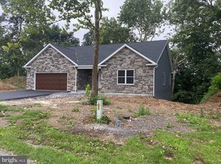 148 Buckingham Dr, Chambersburg, PA 17201