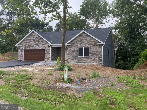 148 Buckingham Dr, Chambersburg, PA 17201