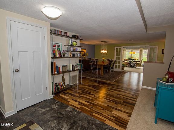 66190 Daily Rd EDW  Living room (2)