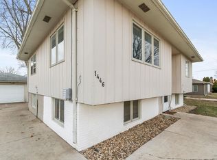 1446 E Ridgeway Ave, Waterloo, IA 50702