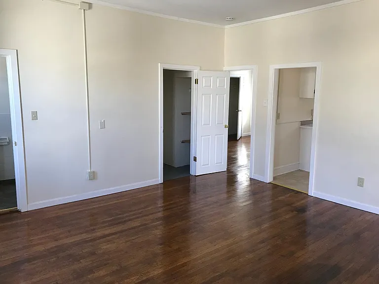 339 E Main St — Photo 4