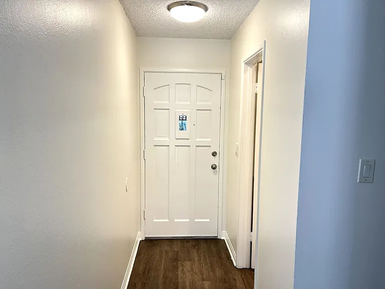 210 Quintard St — Photo 2