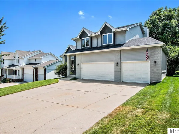 2909 Courtney Dr, Bellevue, NE 68123