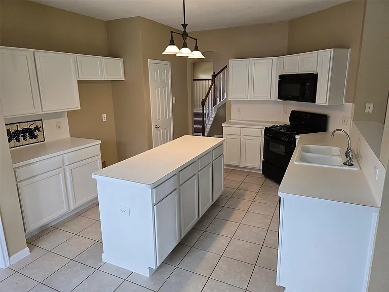 1820 Branch Hill Dr — Photo 10