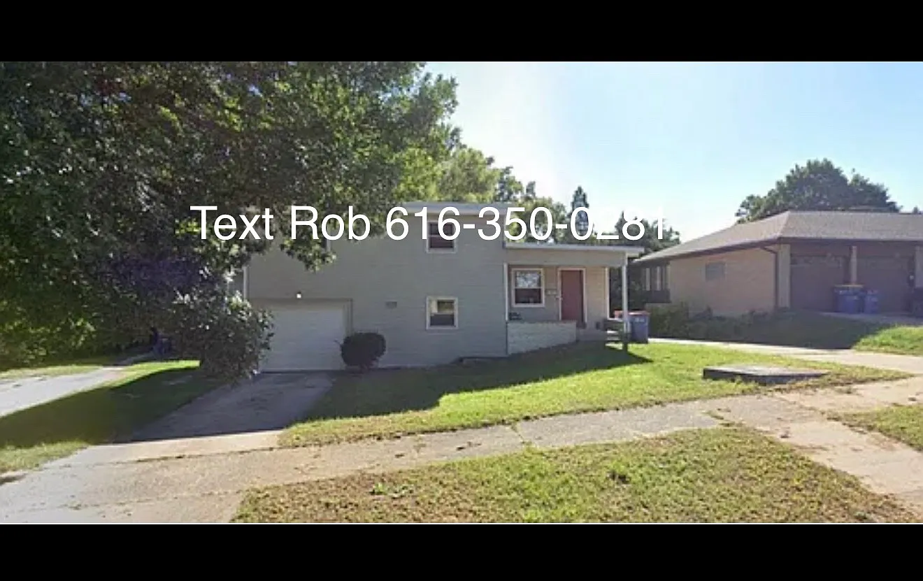 848 Houseman Ave NE — Photo 1