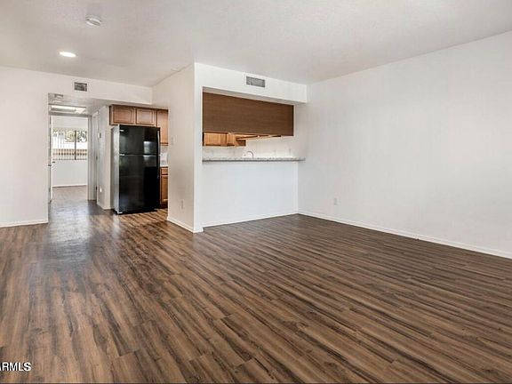 4th image of 3810 N MARYVALE Parkway #1058
