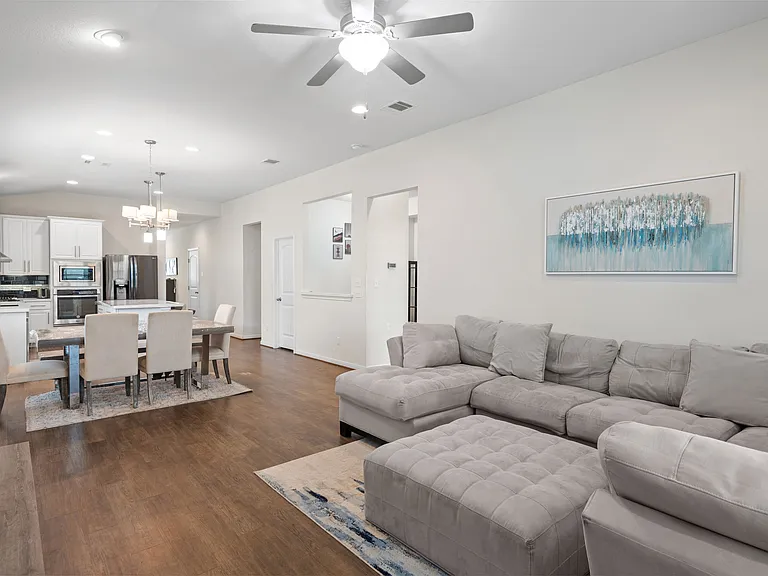 928 Myrna Bnd — Photo 6