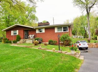 5606 Tall Oaks Ct, Louisville, KY 40214