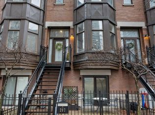 207 E 13th St, Chicago, IL 60605