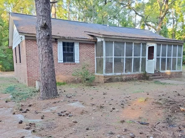 70 Brady Ln, Smoaks, SC 29481