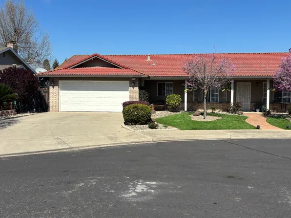 2134 Navajo Ct, Oakdale, CA 95361