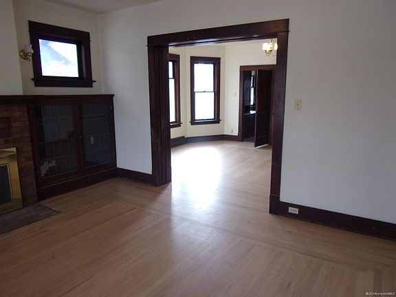 3rd image of 604 S 11th St