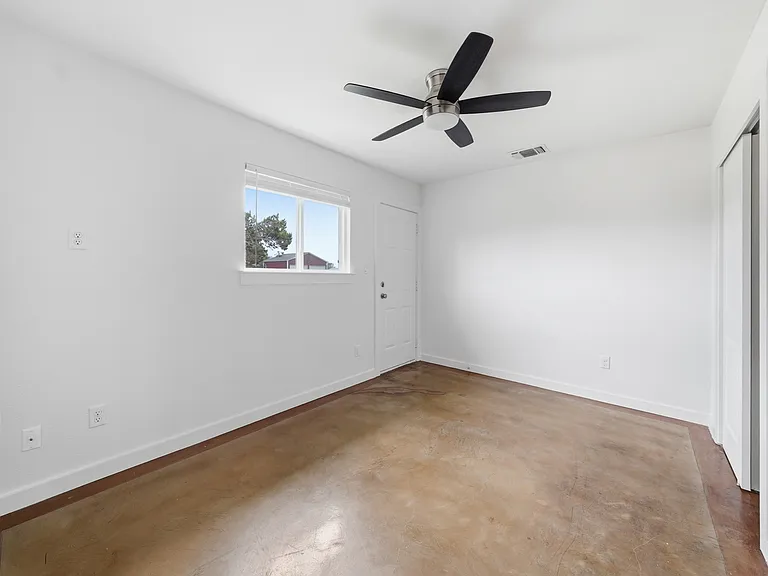 102 Rose Dr #B — Photo 14