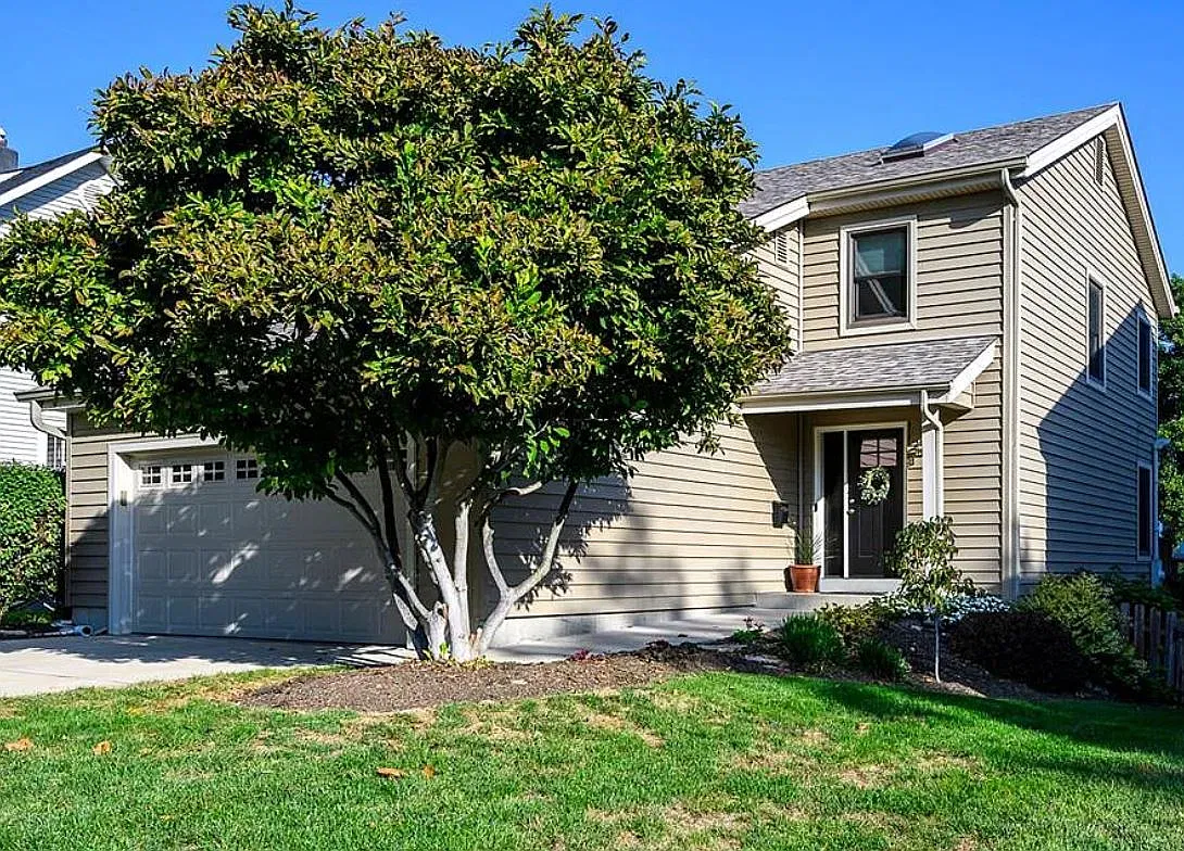 3 bed, 2.5 bath, 2174 sqft, $3,150 — Photo 1