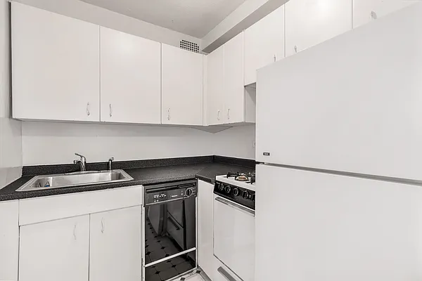 Sold by Sotheby's International Realty | media 4