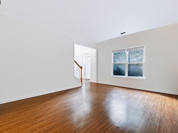5th image of 3165 Maple Terrace Dr