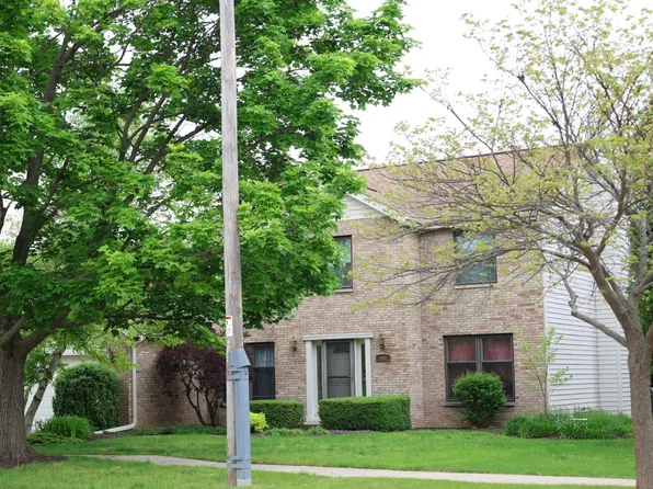 948 Cedar Dr, Burlington, WI 53105