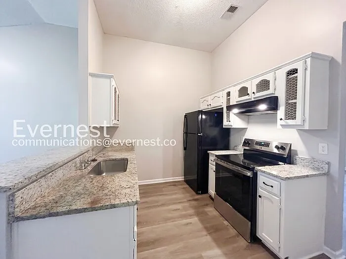 10721 Ridgefield Dr — Photo 6