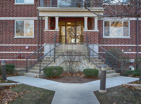 3rd image of 31 E Grove St APT 202