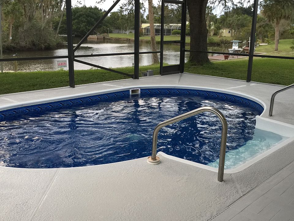 1st image of 418 NE Oleander Ave