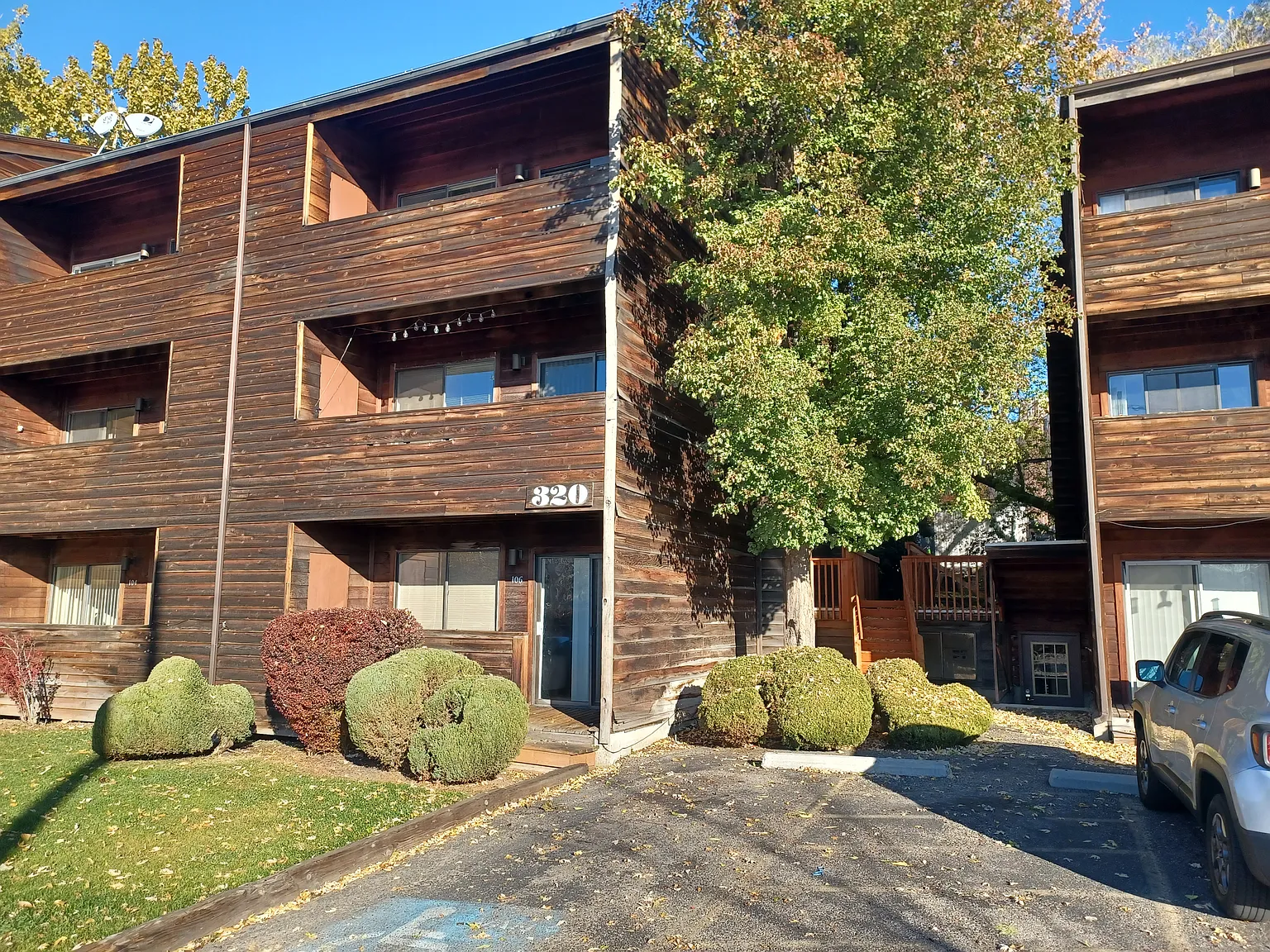 Parklane Apartments — Photo 1