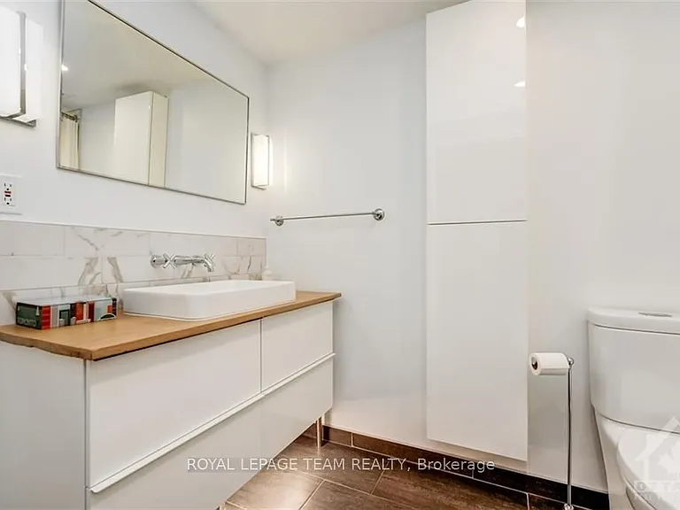 10 Clarence St #3 — Photo 15
