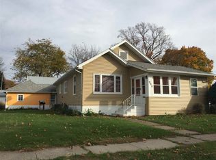 958 S Iowa Ave, Washington, IA 52353