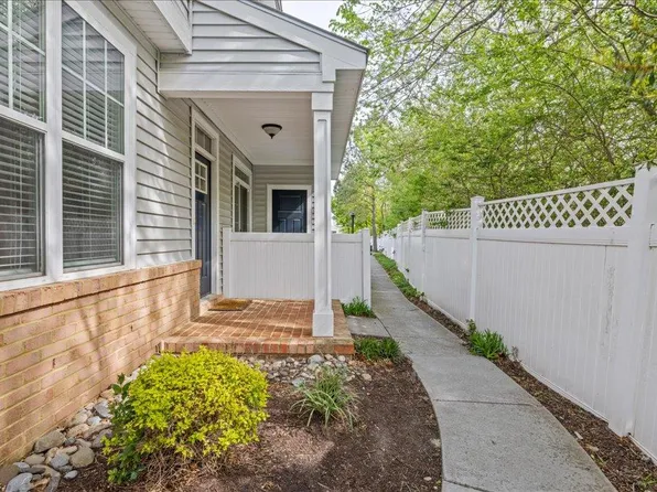8118 Ships Crossing Rd, Norfolk, VA 23518