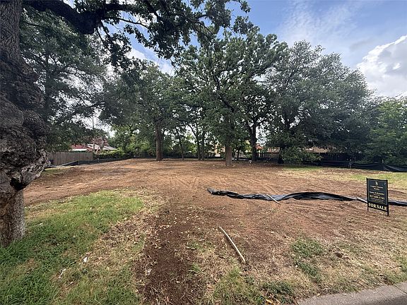 3rd image of 709 Lynda Ln