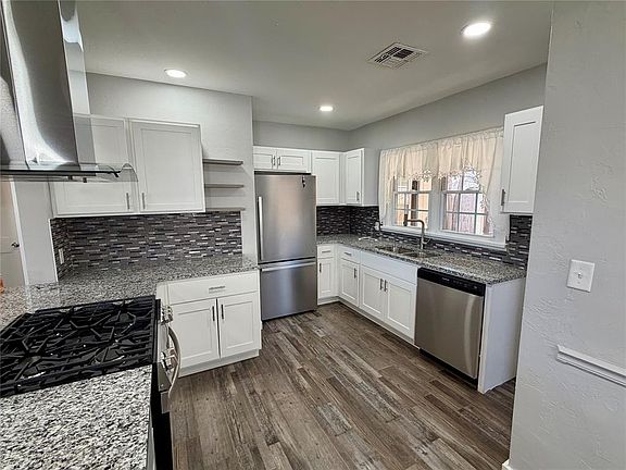 3rd image of 1012 Orient Ave