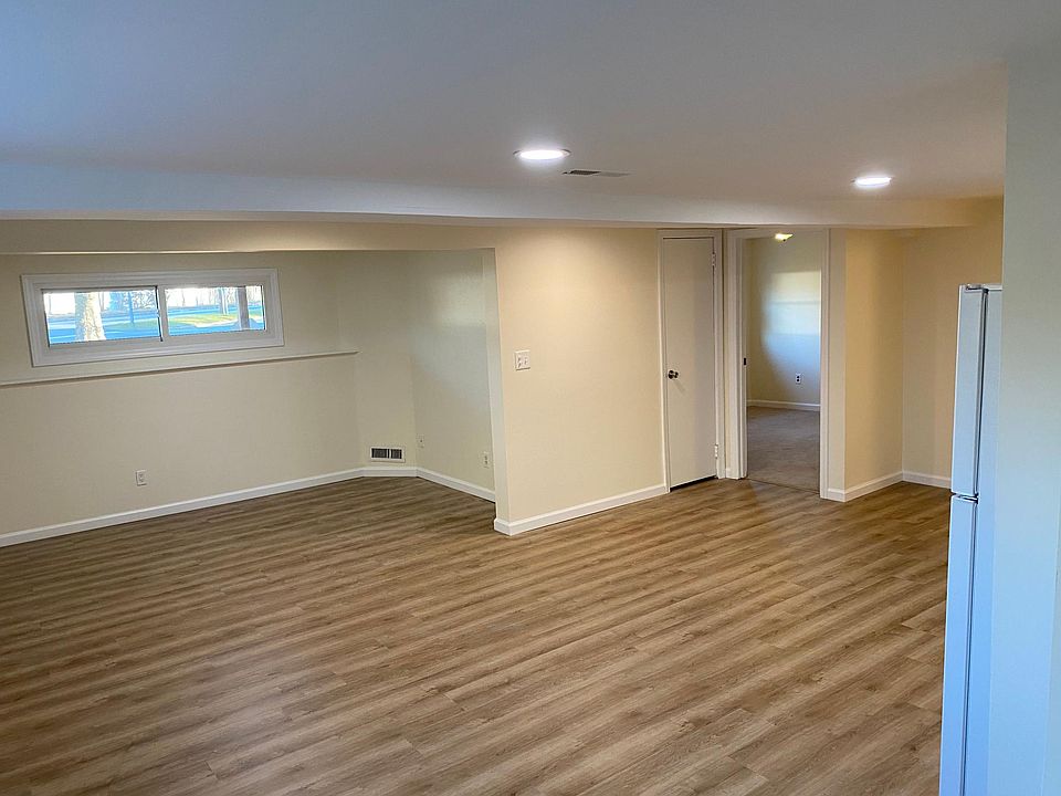 1st image of 2 Honey Ln #1