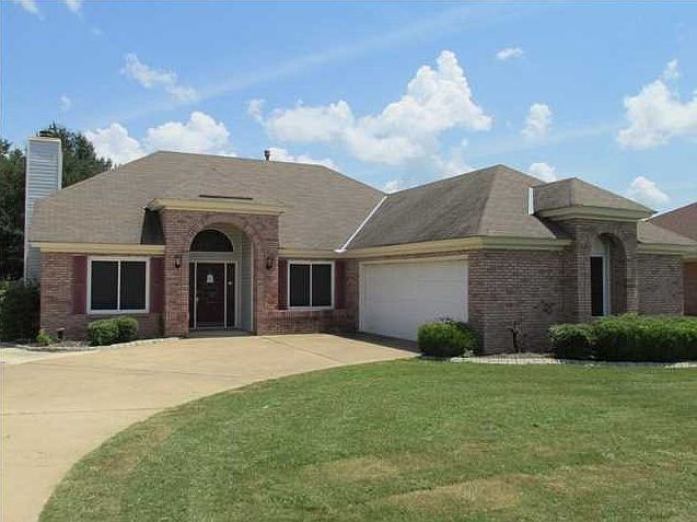 1st image of 2641 Fair Oaks Dr