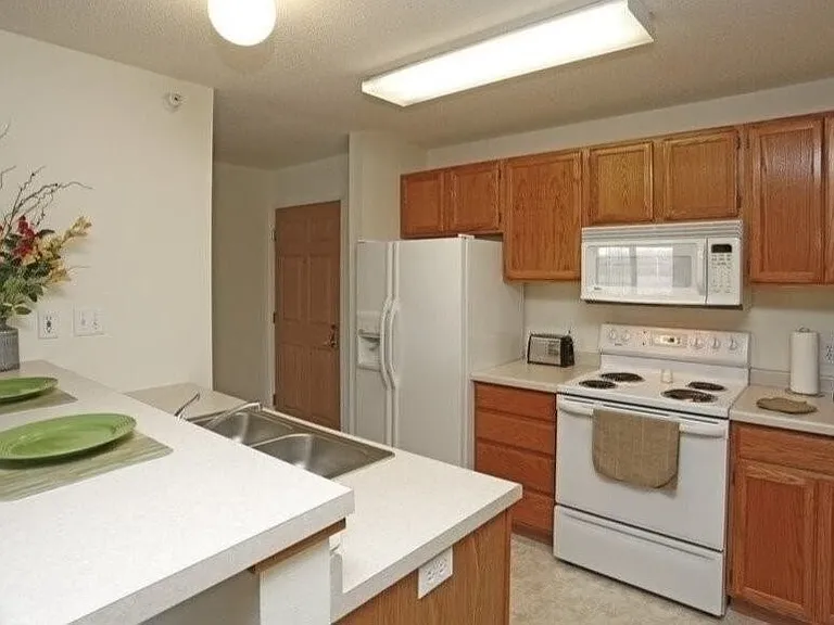 Crown Apartments — Photo 32