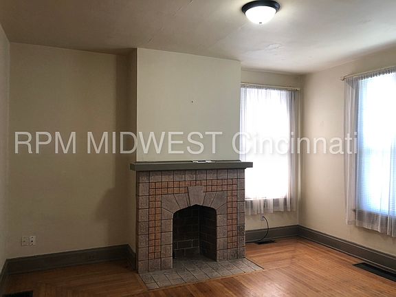 5th image of 2035 Lawrence Ave