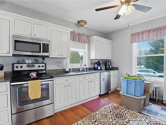 3rd image of 236 Becker Ave E