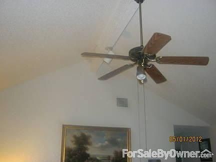 High ceiling Living Room Spacious