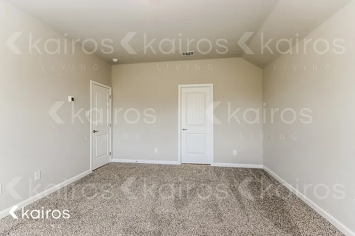 106 Royal Oak St — Photo 6