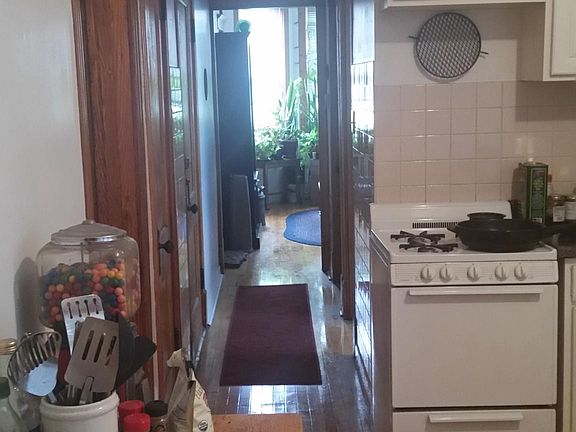 5th image of 851 N Hoyne Ave APT 2F
