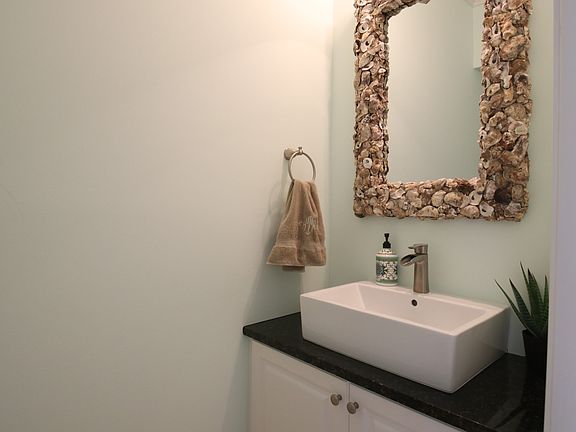 5th image of 178 Lismore Ln