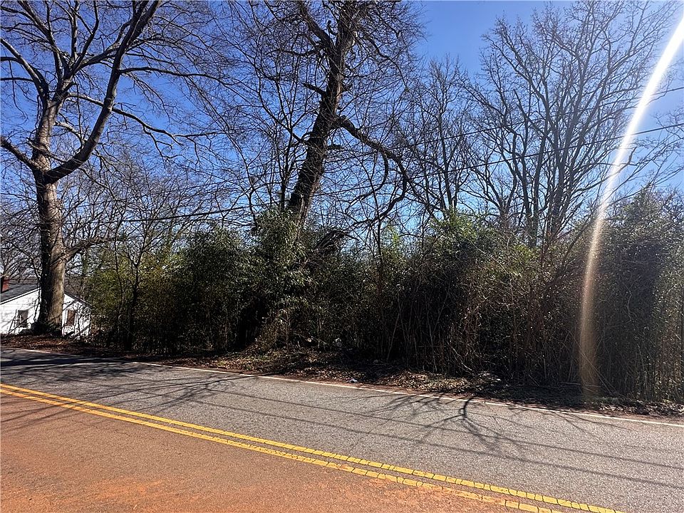 2nd image of 1105 W Franklin St