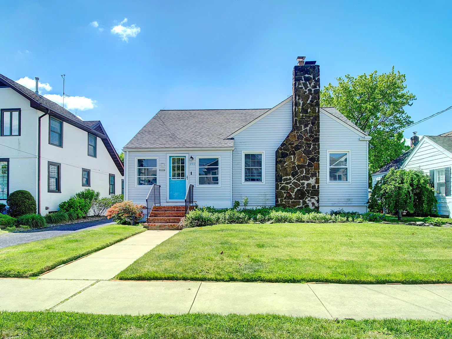 4 bed, 2500 sqft, $2,850 — Photo 1