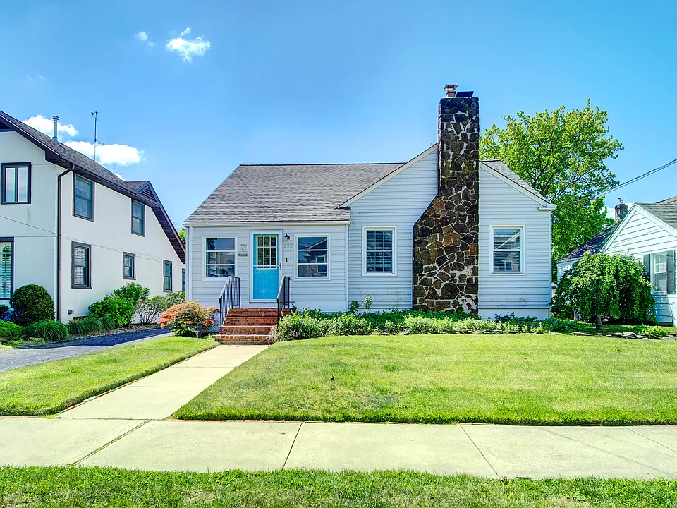202 Homestead Ave #1