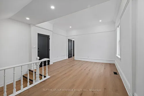 852 Simcoe St N #3 Photo 1