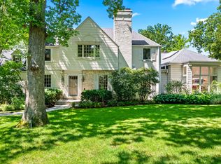 940 Forest Glen Dr W, Winnetka, IL 60093