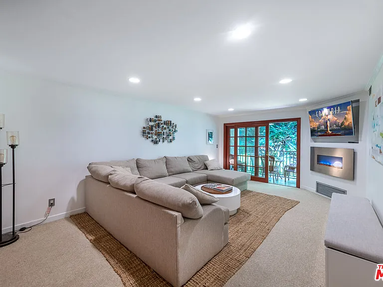 1230 Horn Ave #521 — Photo 5